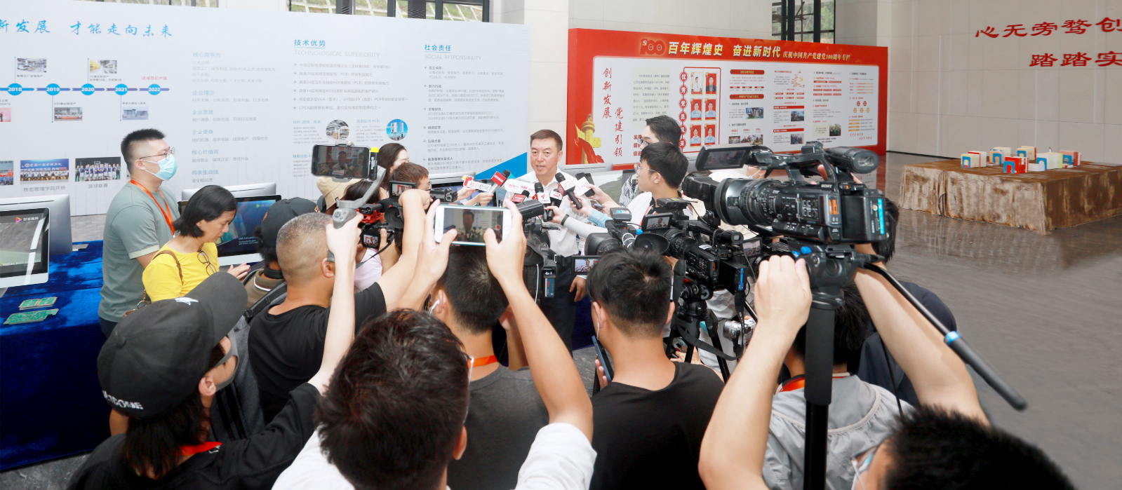 “沿着高速看中国（广东）”主题采访团走进星空电竞科技